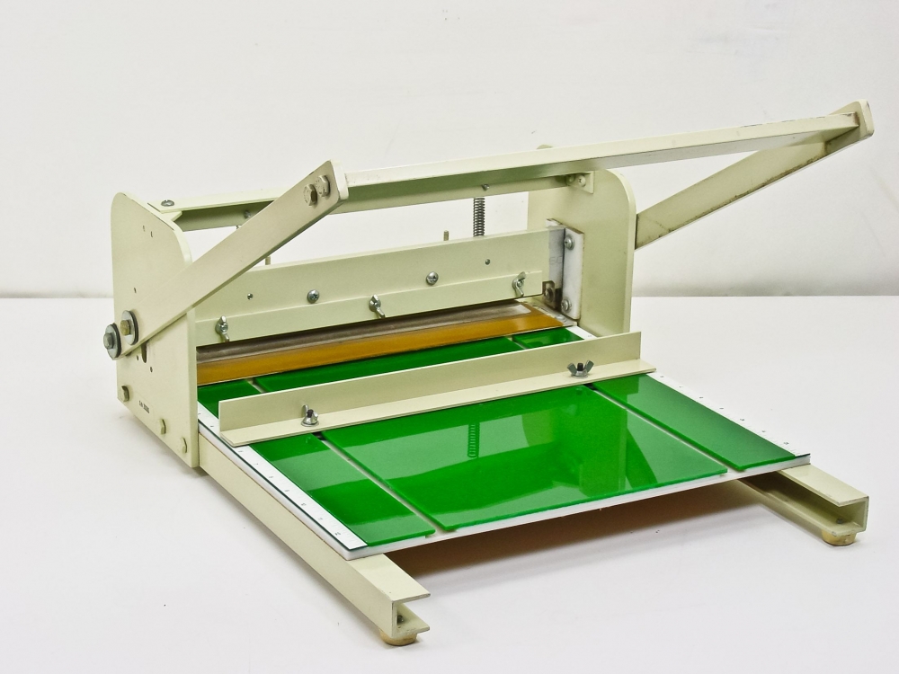 Hand scorer - hand perforator