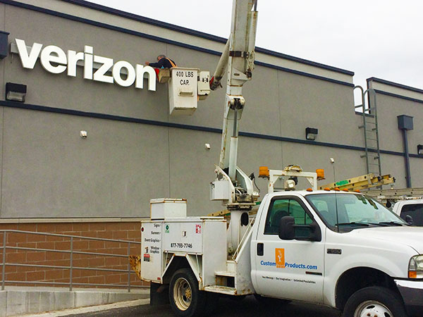 CPP bucket truck on location